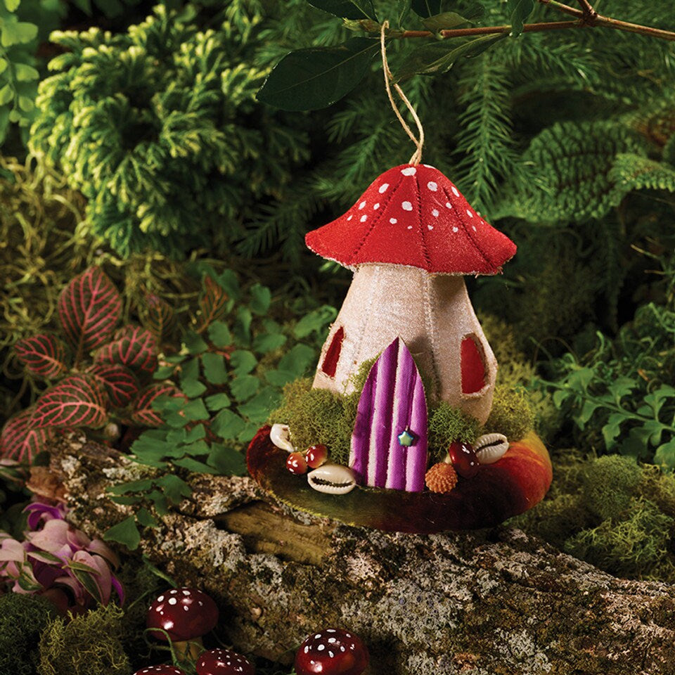 Tiny Worlds in Fabric